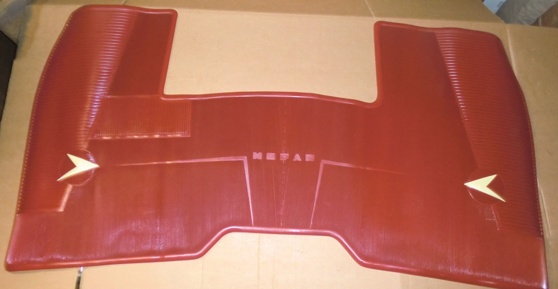 MoPar CARPET PROTECTOR FORWARD LOOK - FRONT N.O.S.