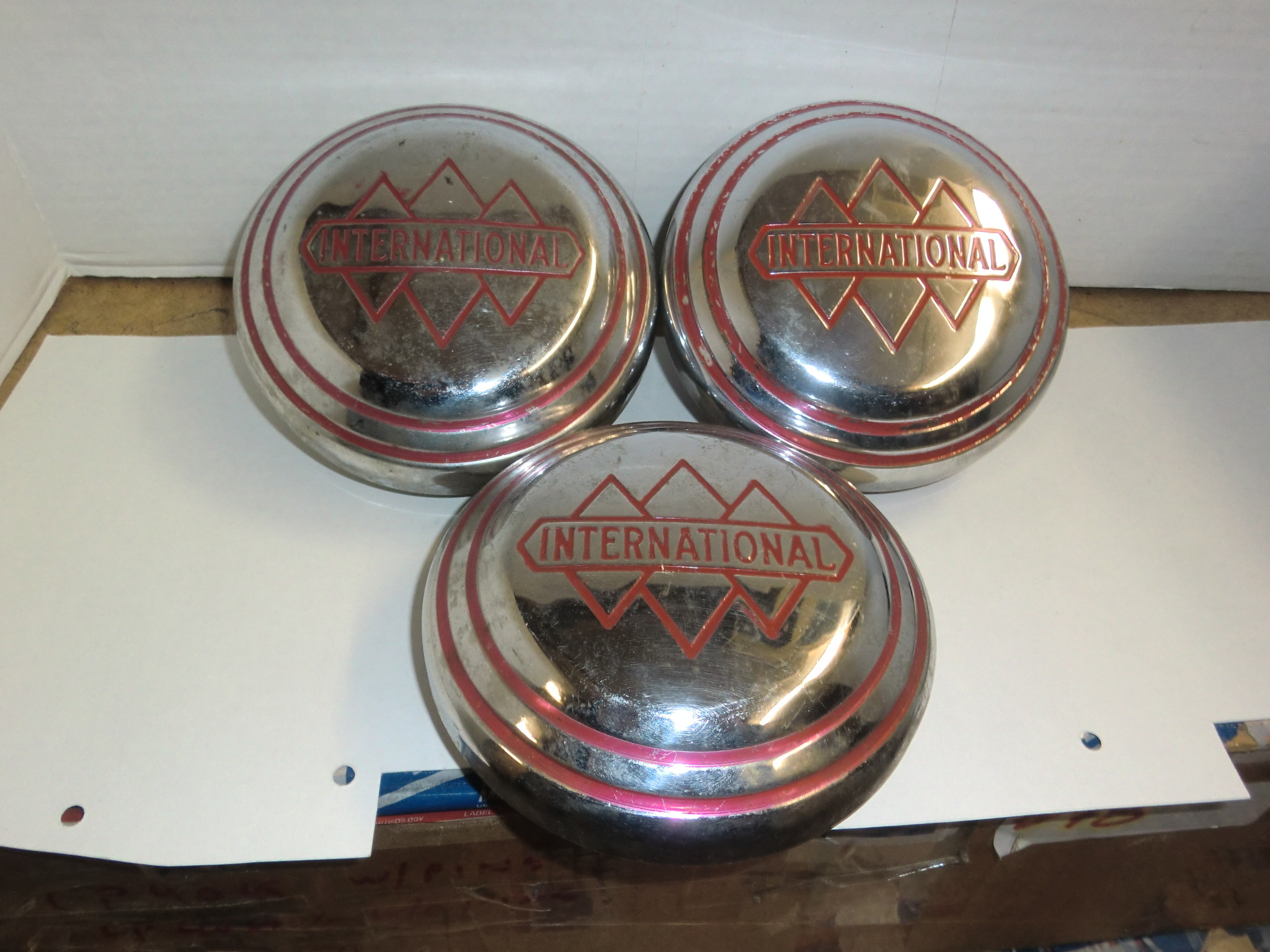 I.H.C. 1930's TO 1940's DISC WHEEL HUBCAP - FRONT